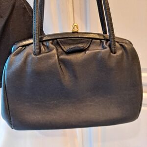 Vintage 50s Or 60s Black Leather Shoulder Bag W/Hinged Attached Coin Purse